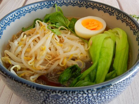 青梗菜ともやしの鶏ガラ塩ラーメン